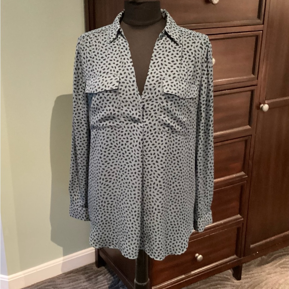 Ann Taylor gray blue abstract pattern long sleeve blouse EUC